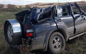 Record de infracțiuni la doar 17 ani: Un adolescent beat pulbere s-a răsturnat cu mașina furată pe un câmp din Vaslui