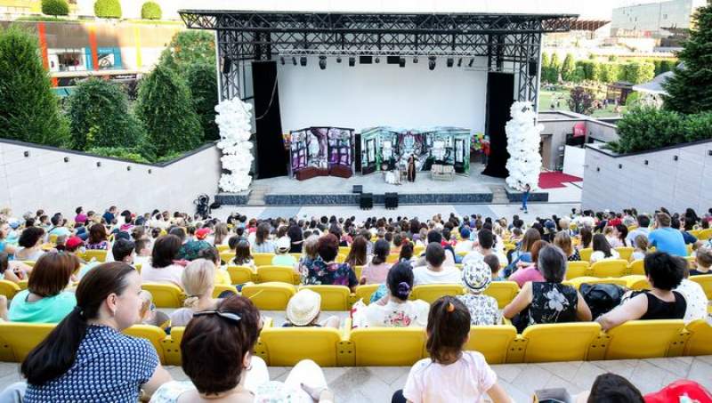 Concert Alexandra Ușurelu, proiecție de film și teatru pentru copii, la AMFITEATRUL PALAS