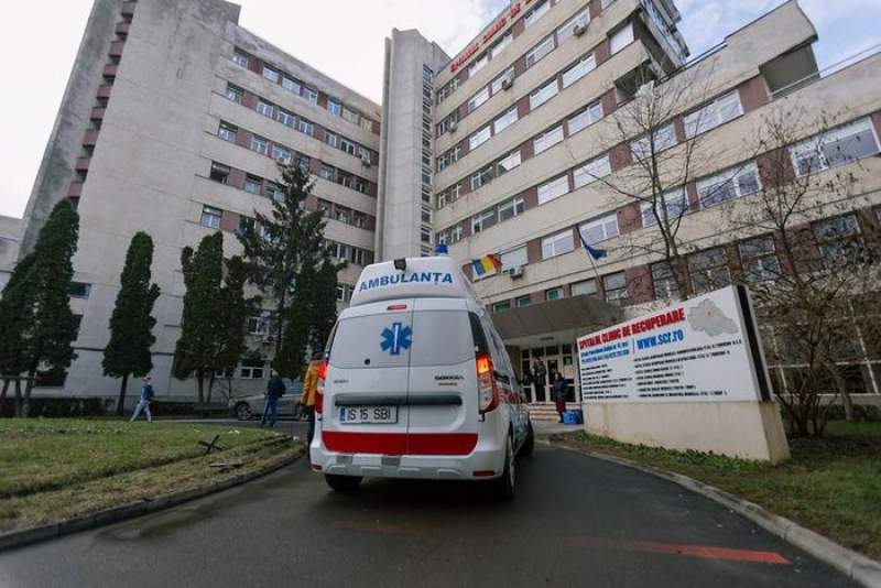 O femeie a murit la poarta de intrare în Spitalul de Recuperare din Iași