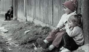 Peste o treime dintre copiii din România trăiesc sub pragul sărăciei