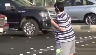 Adolescent arestat pentru că a dansat Macarena în mijlocul străzii. Ce încuiați au putut face asta! (VIDEO)