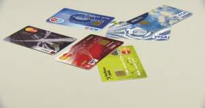 Cinci minori cu vârste între 14 și 16 ani au furat mai multe carduri bancare pe care le-au folosit pentru cumpărături