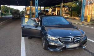 Mercedes furat din Marea Britanie, reținut la Albița