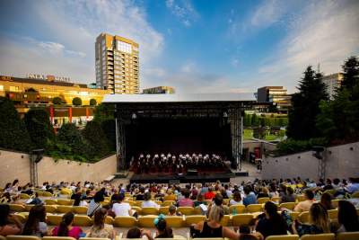 Palas te invită în lumea artelor! Filarmonica „Moldova” susține două spectacole în Amfiteatru, iar în Atrium are loc „Târgul de Artă și Antichități”
