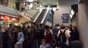 Peste 100 de pasageri români blocați pe aeroportul din Lisabona. Cursa TAP Portugal a fost anulată