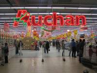 Protecția Consumatorului a amendat cu 80.000 de lei două magazine Auchan, din Suceava și Iași