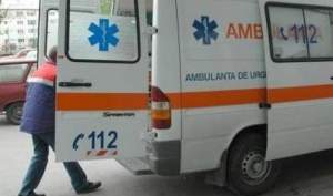 Mașina unei femei însărcinate, lovită de ambulanță: șoferul era beat