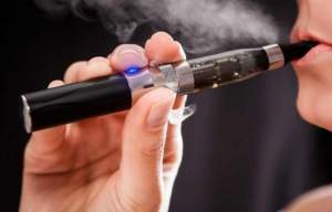 Controversă: primul deces cauzat de țigările electronice. Boala gravă dezvoltată de un tânăr