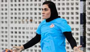 Iranianca Fatemeh Khalili Behfar, portarul echipei de handbal feminin din liga secundă 