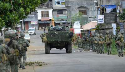 Lupte grele în Filipine: 200 de combatanți islamiști, baricadați într-o școală