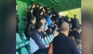 Bătaie cu pumni, picioare și spray paralizant între părinți la un meci al copiilor de la CFR și „U” Cluj (VIDEO)