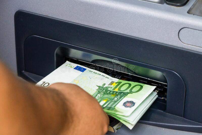 Spaima bancomatelor! Român reținut în Irlanda după ce a spart 18 ATM-uri