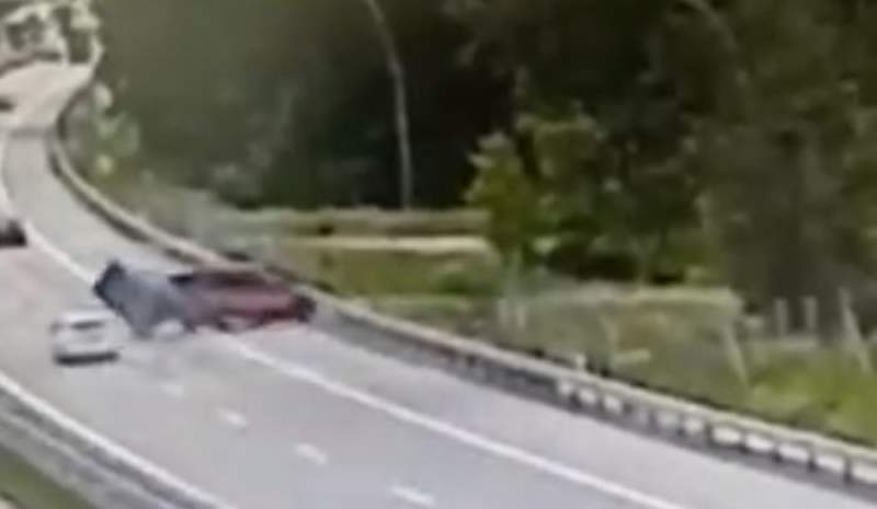 Trei români și-au pierdut viața într-un cumplit accident pe o autostradă din Cehia (VIDEO)