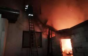 Incendiu la sediul unei primării din Argeș: focul a fost pus intenționat (VIDEO)