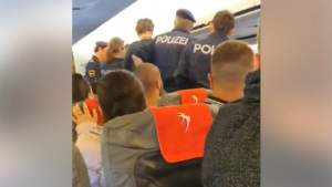 Cursă Blue Air, aterizare de urgență la Viena după ce un pasager a bătut o stewardesă (VIDEO)
