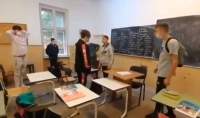 Trei elevi reținuți și unul internat la Psihiatrie, după bătaia cruntă de la liceul din Lipova (VIDEO)