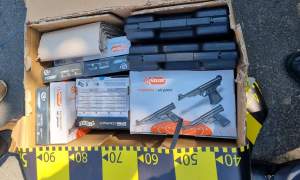 Zeci de arme cu aer comprimat și aproape 50.000 de cartușe letale, descoperite la controlul de frontieră de la Albița
