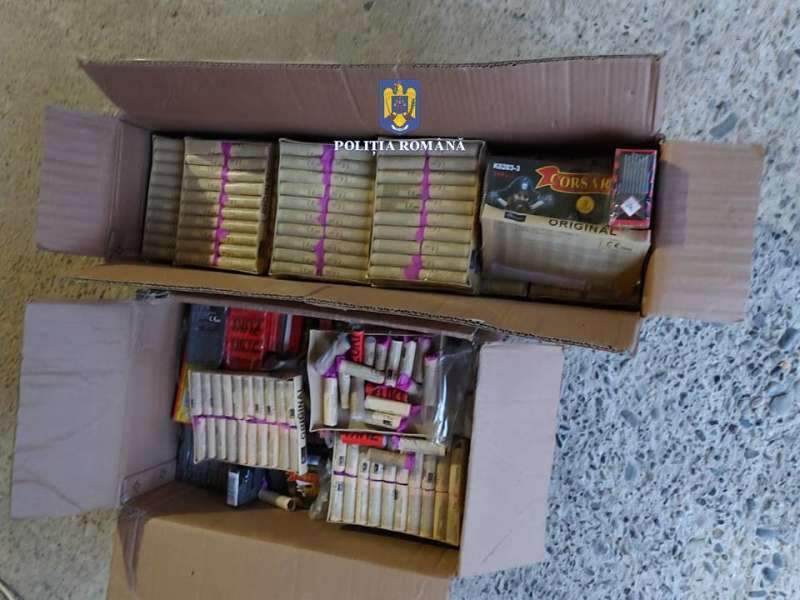 Trei persoane reținute după 21 de percheziții la traficanți de țigări și materiale pirotehnice din Suceava