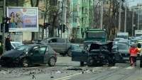 Accident grav în Podu Roș: două autoturisme, distruse complet (VIDEO)