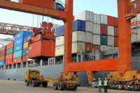INS: Exporturile și importurile au scăzut în 2020, iar deficitul a crescut