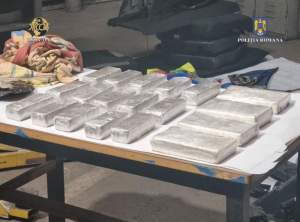 Un albanez, un muntenegrean și un român, prinși în flagrant cu 10 kg de heroină și 4 de cocaină. Au fost arestați imediat (VIDEO)
