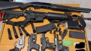 Un bărbat înarmat cu șase arme de foc, arestat într-un supermarket din Atlanta (SUA)