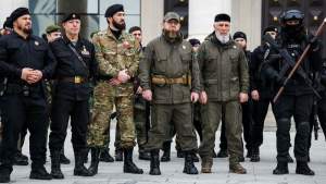 Luptătorii lui Kadîrov s-au îmbătat și s-au împușcat cu soldații ruși lângă Mariupol. Patru militari au fost uciși (VIDEO)