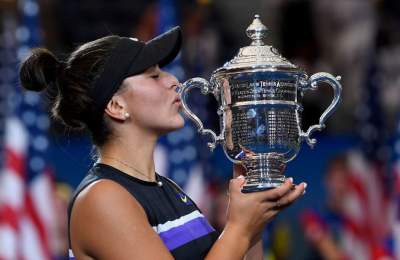Bianca Andreescu este noua regină de la US Open: a învins-o pe Serena Williams într-o oră și 42 de minute
