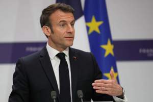 Franţa va înscrie în Constituţie libertatea de a recurge la avort, anunţă Emmanuel Macron