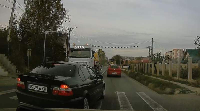 Șofer din Iași filmat în timp ce conducea haotic: doar o minune a făcut ca acesta să nu provoace o tragedie (VIDEO)