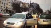 Șofer agresat în trafic, într-o intersecție din Iași. Poliția s-a autosesizat (VIDEO)