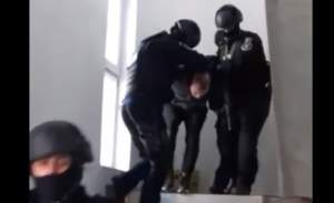 Români căutați de autoritățile spaniole pentru un omor comis anul trecut, în Marbella, depistați de polițiștii din Sibiu și Dolj (VIDEO)