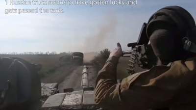Imagini de război. Momentul în care un tanc ucrainean intră în luptă directă cu trupele ruseși (VIDEO)