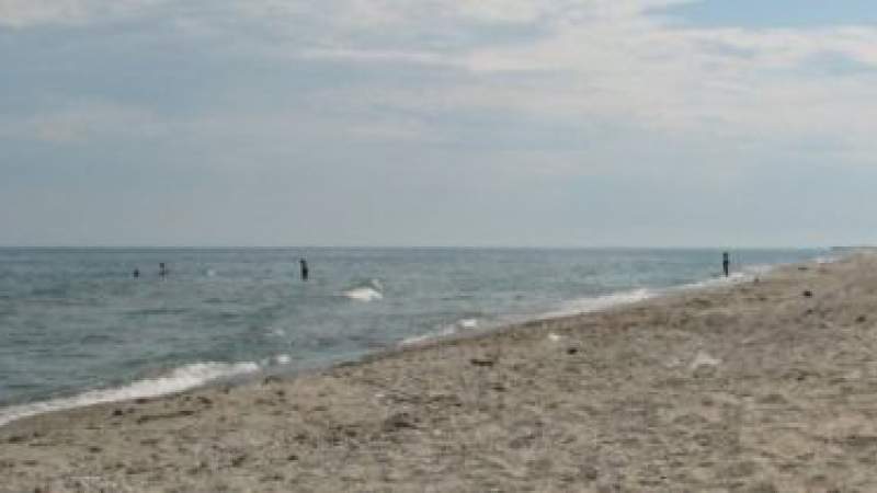 Descoperire macabră: femeie găsită moartă pe plaja din Mamaia