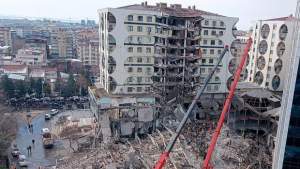 Noul bilanț al cutremurelor din Turcia: 2.921 de morţi şi 15.834 de răniţi