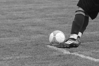 Un copil de 12 ani a murit pe teren la finalul unui antrenament de fotbal, în Harghita