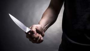 Avocat din Giurgiu, reținut după ce a atacat un livrator de pizza cu un cuțit