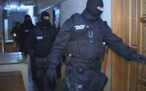 Tânără condamnată în Spania pentru furt, prinsă într-un raid al trupelor speciale ale Poliției la Pașcani