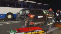 O șoferiță grăbită a fost la un pas de a provoca o adevărată tragedie în județul Iași: viețile a 12 oameni au fost puse în pericol (VIDEO)