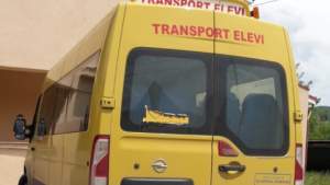 Anchetă la o școală din Galați: șoferul unui microbuz școlar, acuzat că a făcut propuneri indecente unor fetițe
