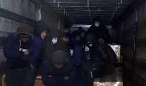 La poarta Occidentului! 41 de migranți ascunși printre piese de utilaje mecanice, opriți din drumul către vest