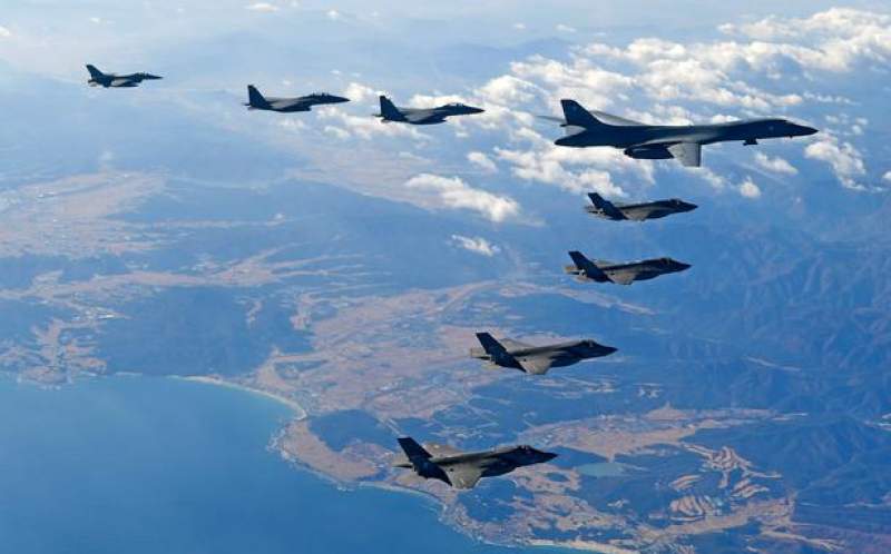 Avioane de luptă nord-coreene în apropiere de frontiera cu Coreea de Sud pe fondul unui nou test cu rachetă