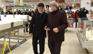 Sfidare! Președintele CJ Vaslui, Dumitru Buzatu, fără mască la deschiderea primului centru comercial din Bârlad