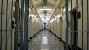 Deținuții condamnați la mai puțin de 7 ani ar putea executa pedepsele la domiciliu
