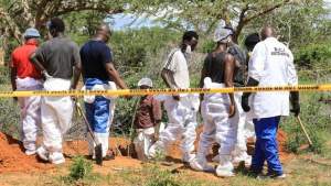 Poliţia kenyană a găsit 47 de cadavre în cazul predicatorului care și-a îndemnat adepții să se înfometeze pentru a-l întâlni pe Iisus