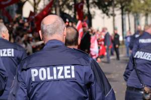 Raiduri ale Poliției la mai multe abatoare din Germania în legătură cu muncitori ilegali aduși din Estul Europei pentru industria cărnii