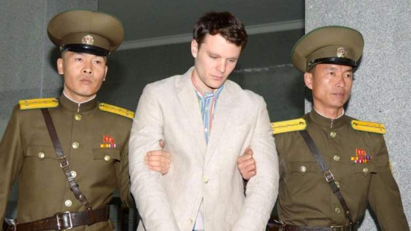 Studentul american închis de autoritățile nord-coreene pentru „acte ostile împotriva statului” a fost eliberat. Tânărul este în comă de mai bine de un an