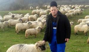 Ghiță Ciobanul din reclama de la Vodafone se ia la trântă cu mafia crescătorilor de animale. A depus plângere la DNA