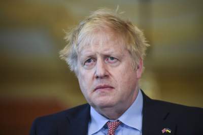 Boris Johnson demisionează