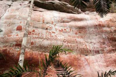 Impresionant! Frescă preistorică uriașă care arată oameni alături de animale din Epoca de Gheață, descoperită în pădurea Amazoniană